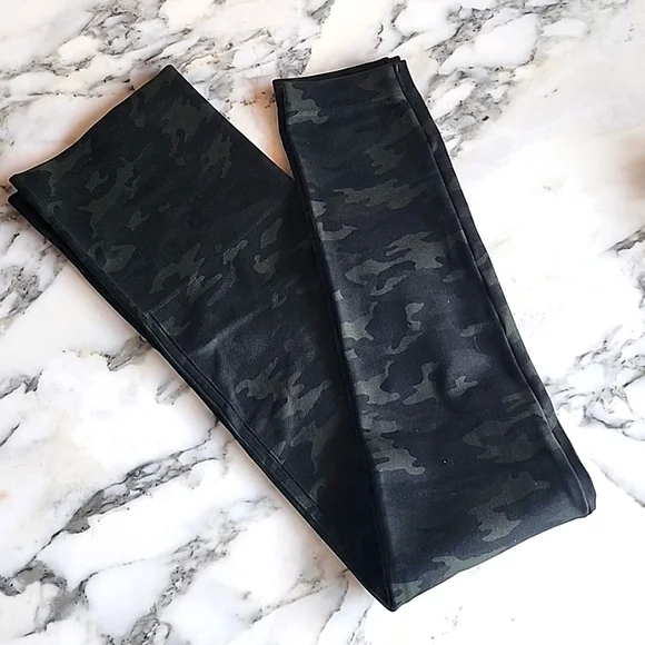 SPANX Seamless Leggings Green Camo Women's size XL - Picture 1 of 10